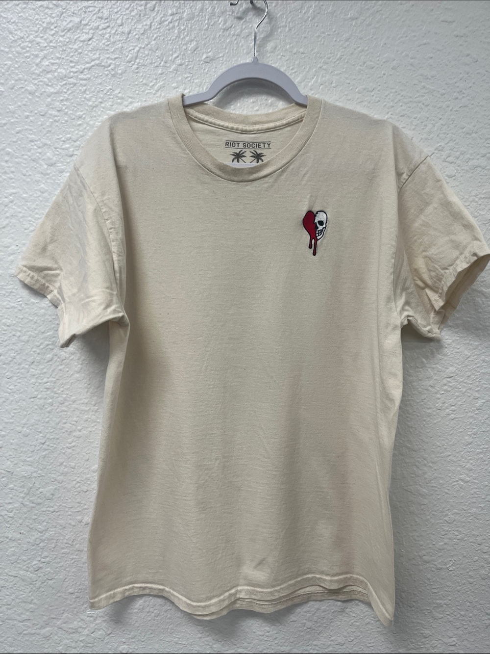 riot society Cream Short Sleeve Tee with Red Heart & Skull Patch #1016